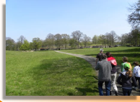 Het grote binnenterrein van Fort Rhijnauwen