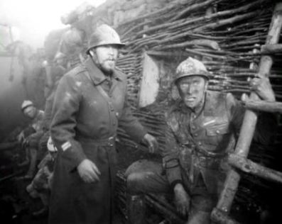 Paths of glory scene met rechts Kirk Douglas