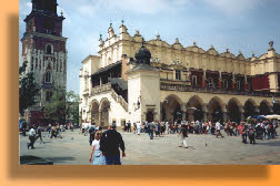 Lakenhal op het Grote plein in Krakow, Polen - klik en zie meer Polen foto's
