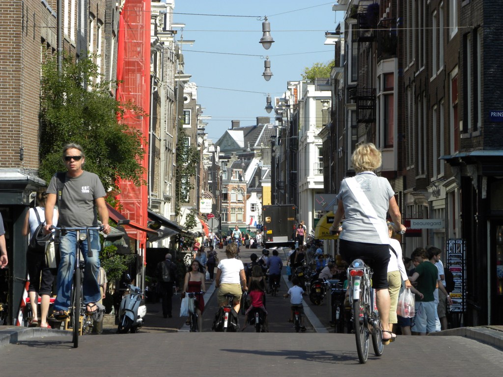 Zicht op verbindingsstraat vanaf Prinsengracht naar Singel